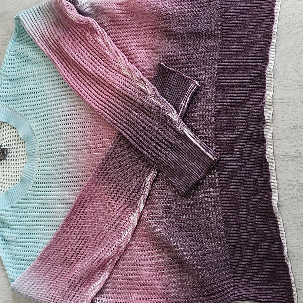 Soho NY&CO Women's SMALL Sheer knit dip-dyed sweater very PRETTY!